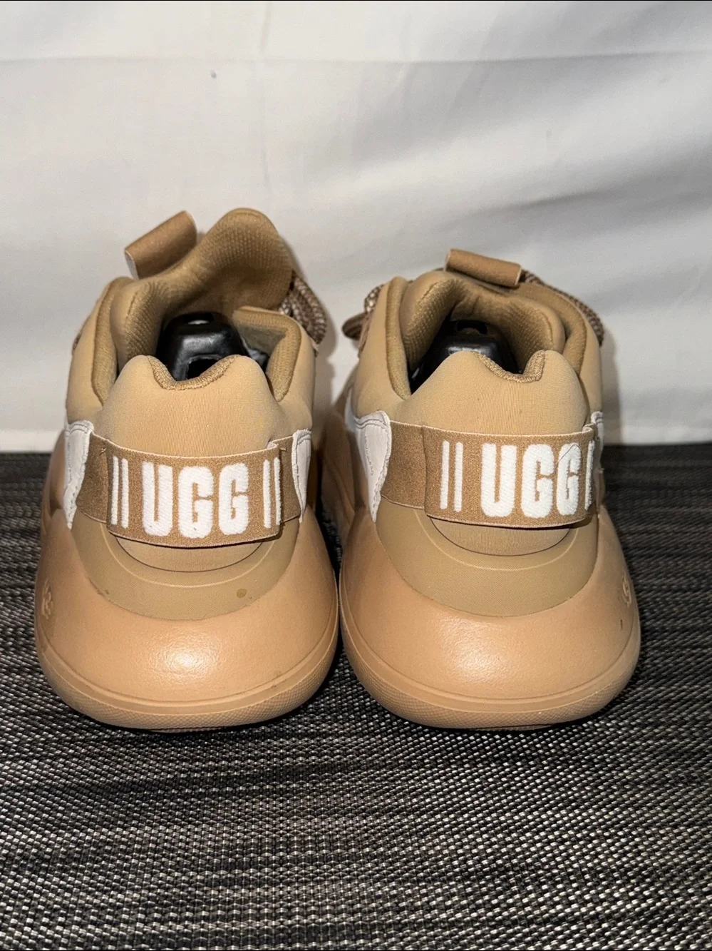 UGG La Cloud Lace sneakers